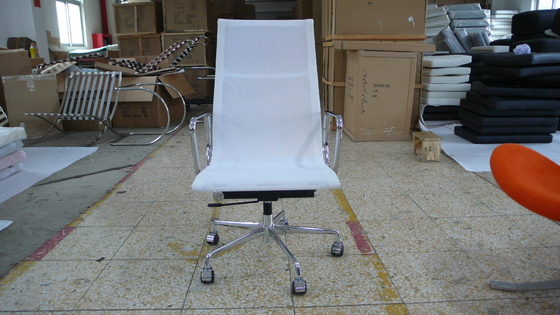 China Função clássica moderna de reclinação do giro do couro genuíno da parte traseira da cadeira do escritório da malha altamente fornecedor