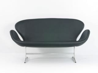 China Estilo clássico moderno 144 * 66 * 78.5cm do dobro do couro do sofá da cisne de Arne Jacobsen fornecedor