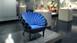 A cadeira contemporânea moderna do pavão por Dror para o cappellini na tela e o couro com quadro do metal terminam fornecedor